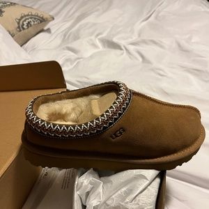 Woman’s UGG Tasman Slippers Size 7
